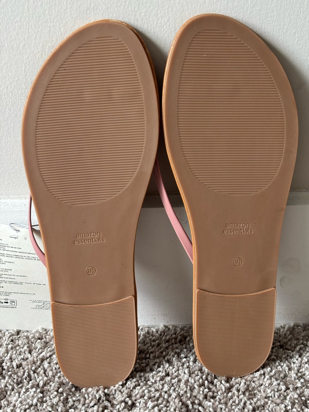 NWT Amazon Essentials Women's Pink Strap Flip Flop Sandals Size: 13.5 - Picture 3 of 5